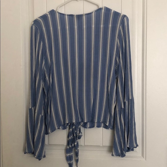 American Eagle Bell Sleeve Top Q NWOT - Picture 6 of 6